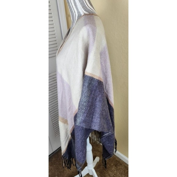 Woolrich Color Block Open Front Fringe Soft Poncho Shawl Blanket OS  Comfy‎ - Picture 2 of 8